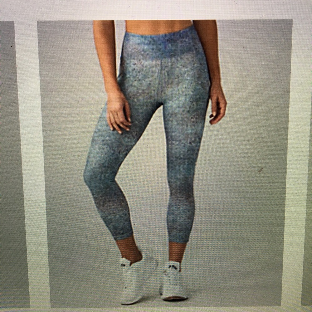 Like new lululemon Final Lap Crop w/ Lululemon bag